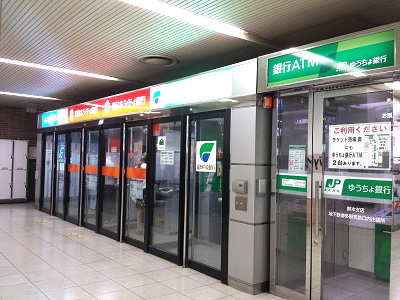 博多駅筑紫口側の出口「東3」ゆうちょATM