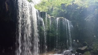 熊本の鍋ケ滝は滝の裏側を歩ける人気の観光名所